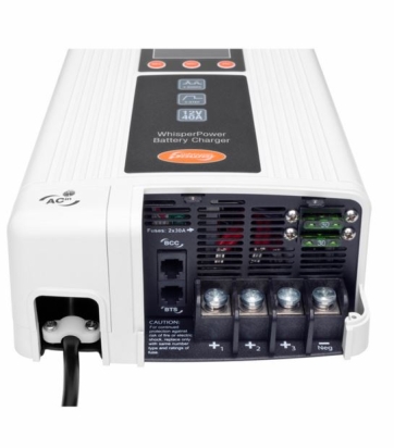 WP-BC Whisper Power Battery Charger 12V/ 20A-3 met WBM Basic Battery Monitor